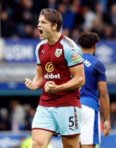 Tarkowski’s Last-Minute Equalizer Ignites Wild Finish in Thrilling Everton vs. Liverpool Clash