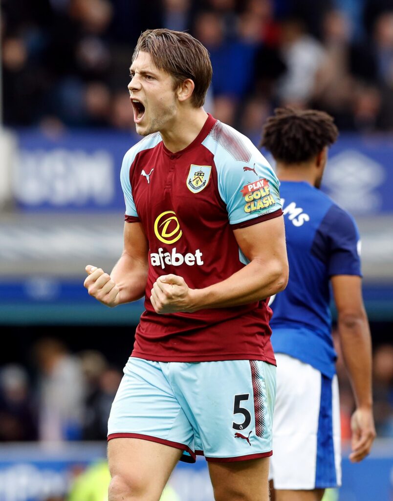 Tarkowski’s Last-Minute Equalizer Ignites Wild Finish in Thrilling Everton vs. Liverpool Clash