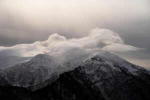 Whole Family Joins the Exciting Challenge of Conquering Ba Ra Peak in a Thrilling Cross-Country Race