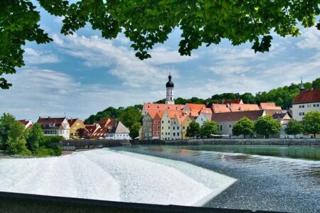 Weir Aims to Outshine Hug in Epic London Showdown Weir Aims to Outshine Hug in Epic London Showdown