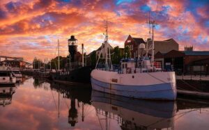 Hull Stumbles Near the Finish as Kennedy Smashes 10-Second Barrier in a Heart-Stopping Night